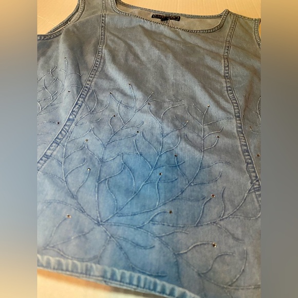 LaFei Nier light wash denim embroidered Vintage top size XL w/subtle rhinestones - Picture 12 of 12